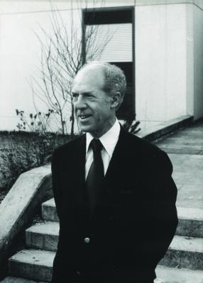 图:Konrad Jacobs, Erlangen, Copyright is wi… · CC BY-SA 2.0 de · Wikimedia Commons 杰拉德·德布鲁